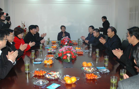 溧阳市委书记韩立明、市长盛建良一行来leyu集团走访慰问