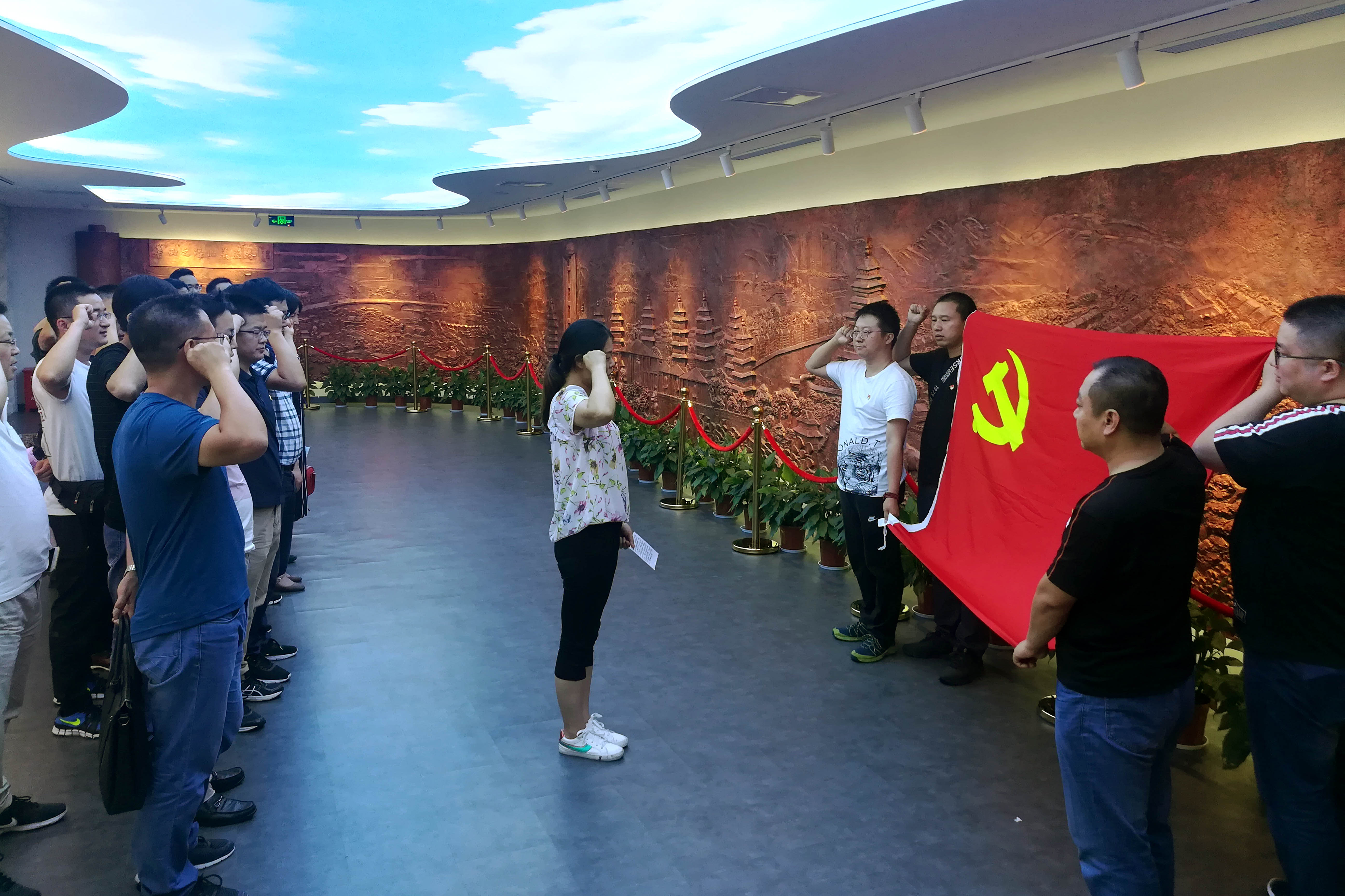 不忘初心、艰苦斗争，leyu电缆党委组织党员同志赴华西村旅行学习