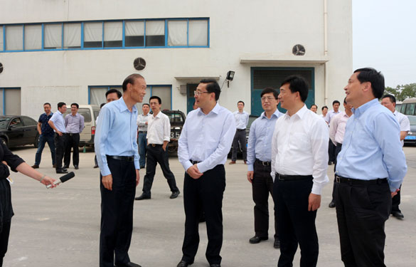 常州市市长费高云一行来leyu电缆督查西厂区三期工程建设