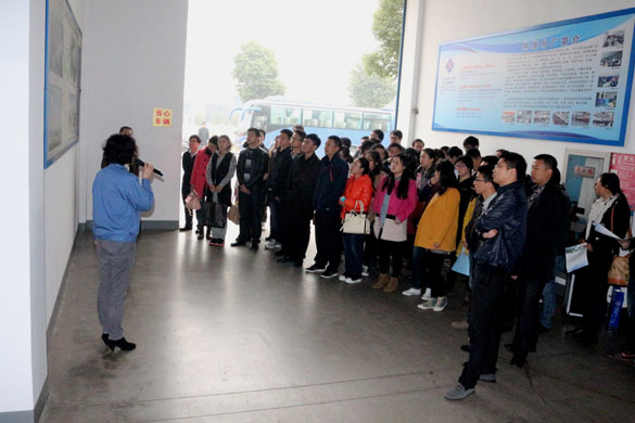 溧阳市新任72名公务员来leyu集团旅行
