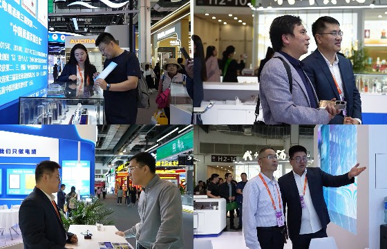 众多观展观众驻足leyu展位并咨询.jpg